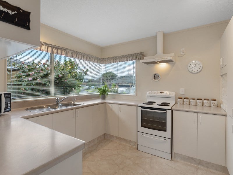 8 Beach Haven Place, Paraparaumu Beach, Paraparaumu - Carousel 2