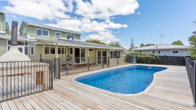 64A Tramway Road, Beach Haven, Auckland - Carousel 1