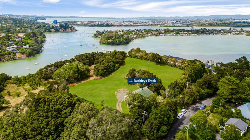 11 Buckleys Track, Paremoremo, Auckland - Carousel 1