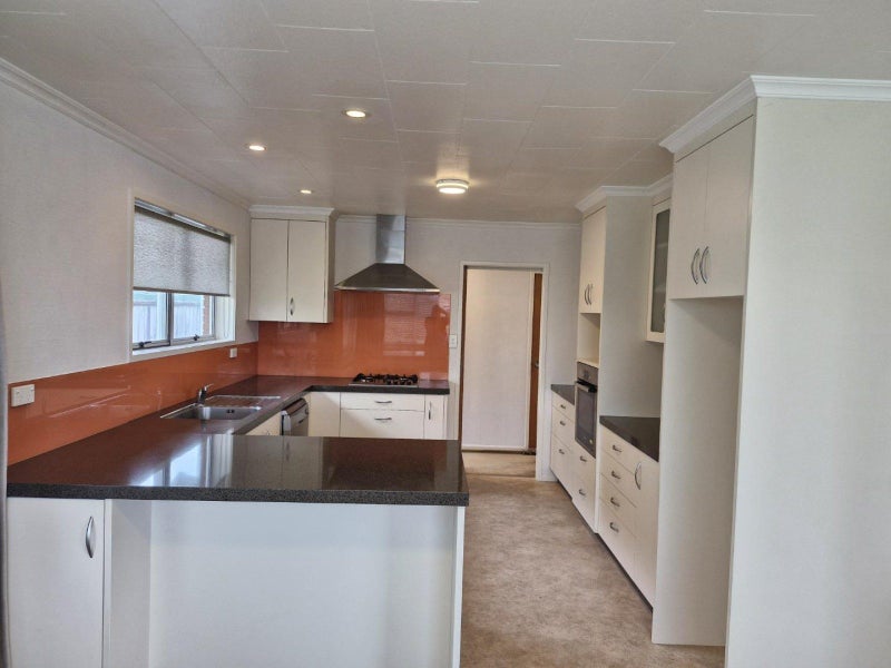 31 Truby King Street, Merrilands, New Plymouth - Carousel 1
