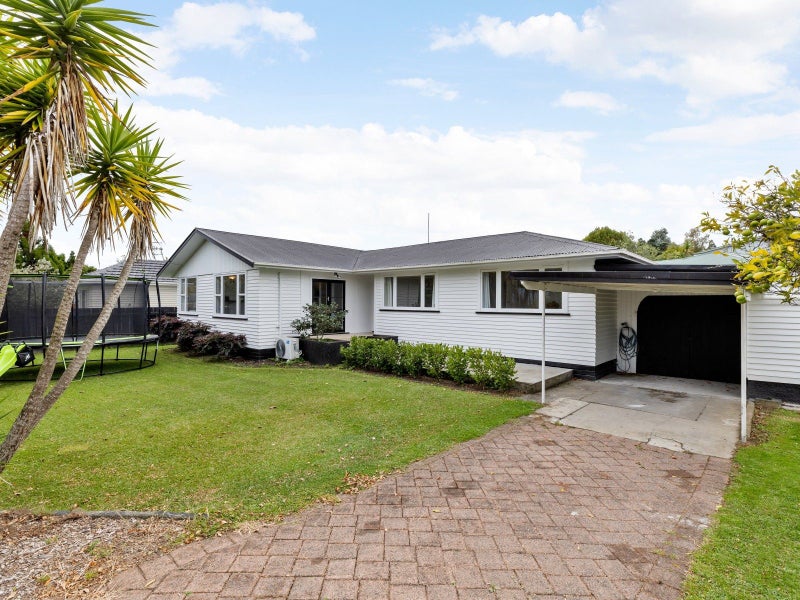 5 Sutton Crescent, Hillcrest, Hamilton - Carousel 1