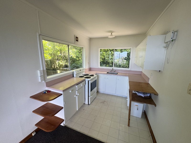 13 Espin Crescent, Karori, Wellington - Carousel 2