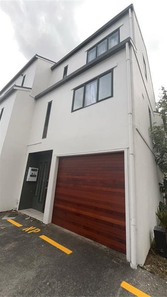 1/12 Ambrico Place, New Lynn, Auckland - Carousel 8