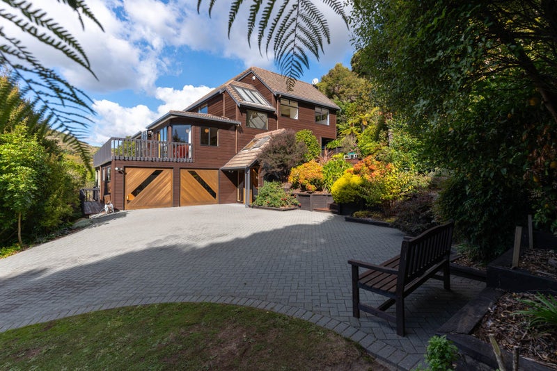 9 Furneaux Grove, Whitby, Porirua - Carousel 1