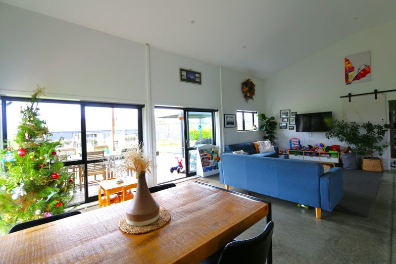 67A Shaw Road, Oratia, Auckland - Carousel 2