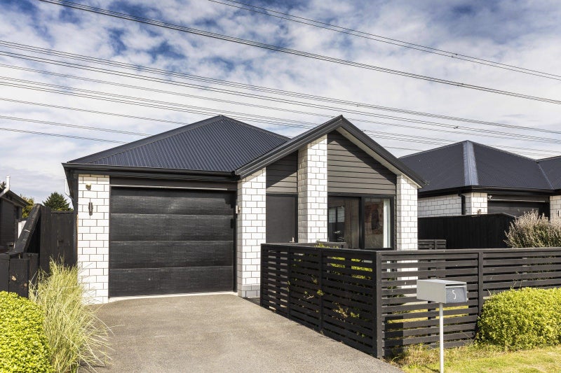 5 Piripiri Place, Broomfield, Christchurch - Carousel 1