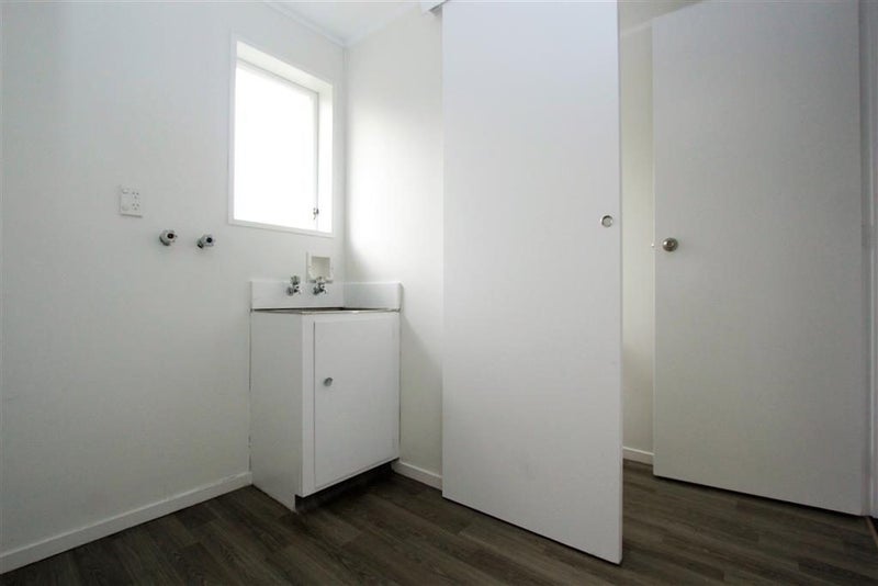 16 Pickering Crescent, Chedworth, Hamilton - Carousel 13