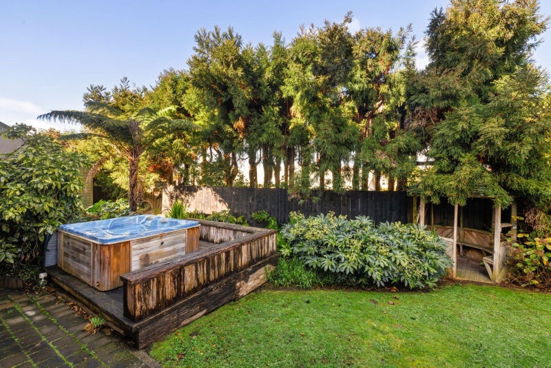 69 Forest Lake Road, Forest Lake, Hamilton - Carousel 2