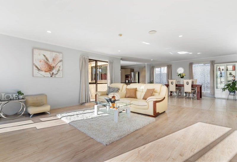 4 Shingleton Lane, Flat Bush, Auckland - Carousel 2