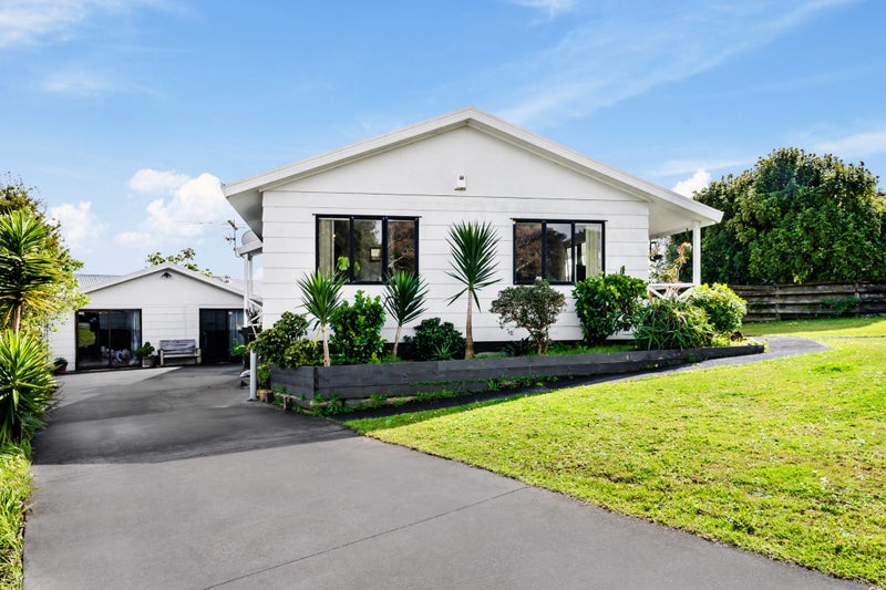 11 Crail Court, Totara Heights, Auckland - Carousel 1