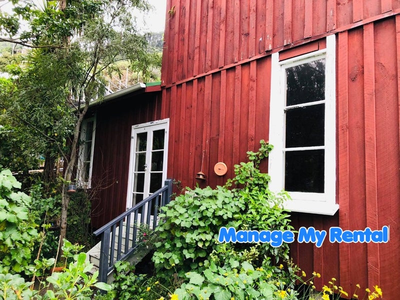 10 Taungata Road, York Bay, Lower Hutt - Carousel 1