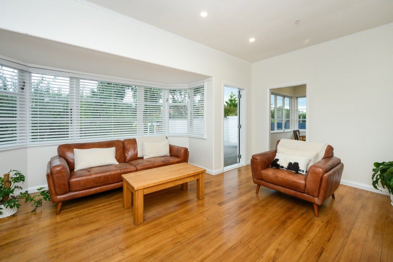 97 Savage Crescent, West End, Palmerston North - Carousel 2