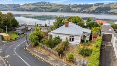 1 Athol Place, Ravensbourne, Dunedin - Carousel 1