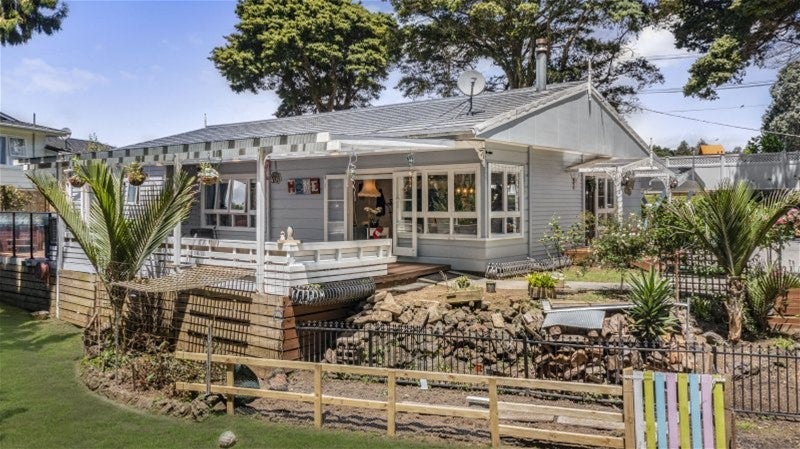 70 Grande Vue Road, Hillpark, Auckland - Carousel 1