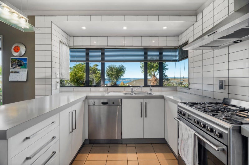 8 Brunette Drive, Acacia Bay, Taupo - Carousel 2