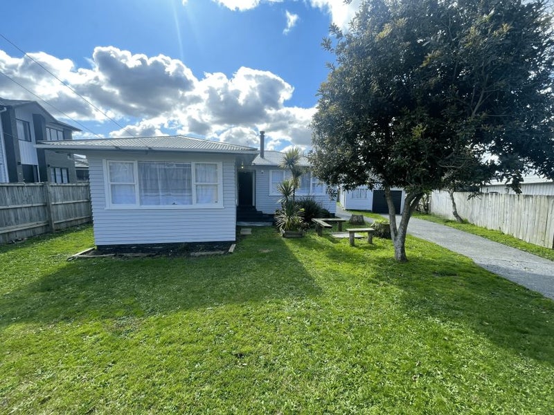 1 Nield Road, Manurewa, Auckland - Carousel 1