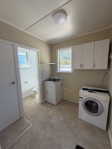 15 Lyndfield Lane, Newlands, Wellington - Carousel 16