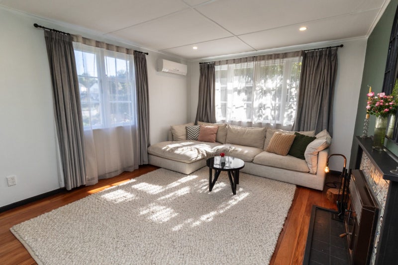 62 Dimock Street, Titahi Bay, Porirua - Carousel 1