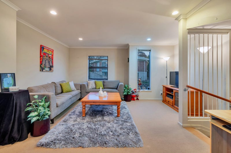 35 Barnea Circle, Glen Eden, Auckland - Carousel 2