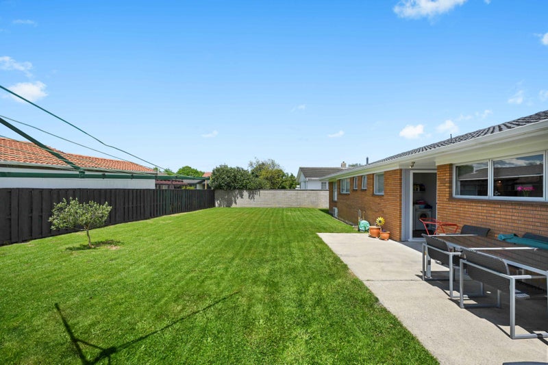 18 Bernard Street, Chedworth, Hamilton - Carousel 2