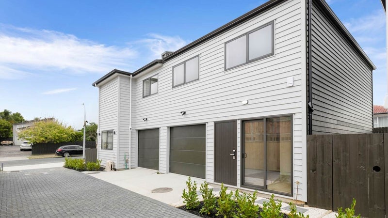 8 Minaret Drive, Bucklands Beach, Auckland - Carousel 1