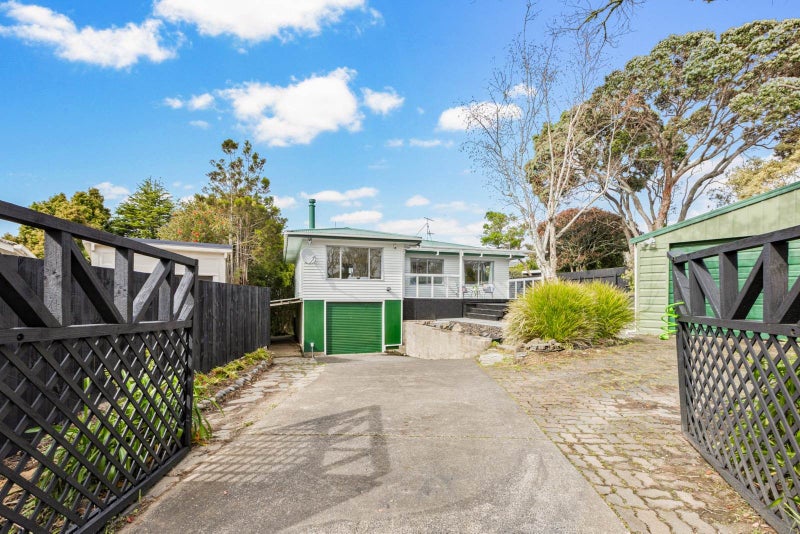 16 Mirovale Place, Totara Vale, Auckland - Carousel 1