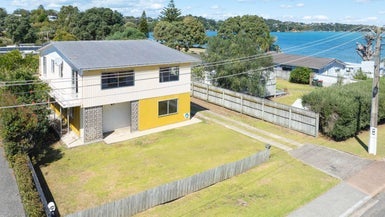 5 Blake Street, Surfdale, Waiheke Island - Carousel 1