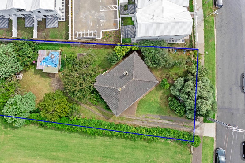 11 Torino Street, Point England, Auckland - Carousel 1