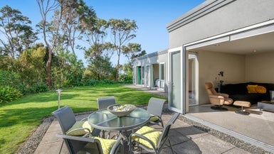 3 The Ritz, Orewa, Orewa - Carousel 1