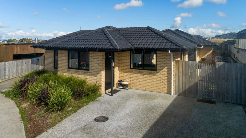 2/12 Onukutara Place, Huntington, Hamilton - Carousel 2