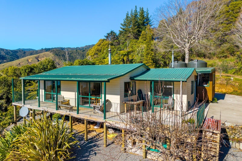 826 Queen Charlotte Drive, Havelock, Picton - Carousel 38