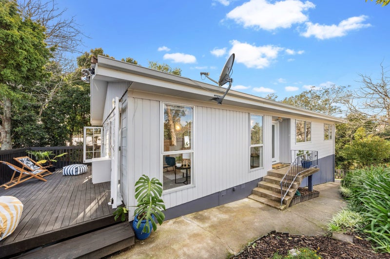 10 Karina Place, Glen Eden, Auckland - Carousel 1