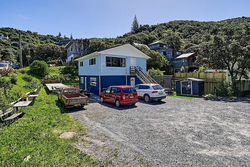 4 Cave Road, Houghton Bay, Wellington - Carousel 1