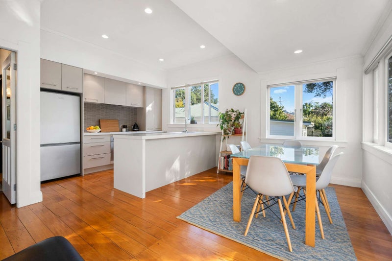20 Hayr Road, Three Kings, Auckland - Carousel 1