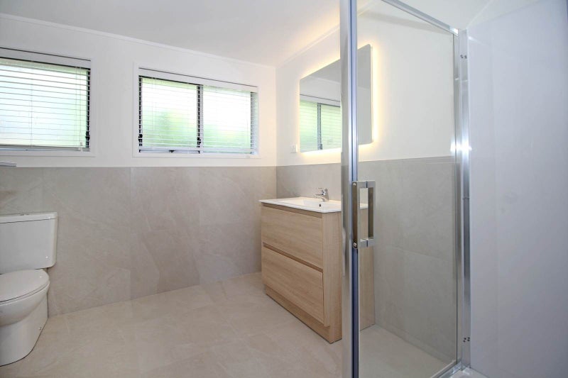 1/4 Aylmer Court, Eastern Beach, Auckland - Carousel 10