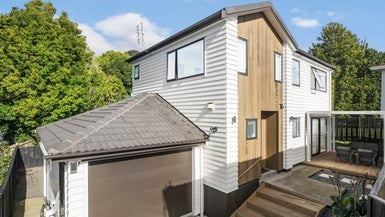 33A Trias Road, Totara Vale, Auckland - Carousel 1