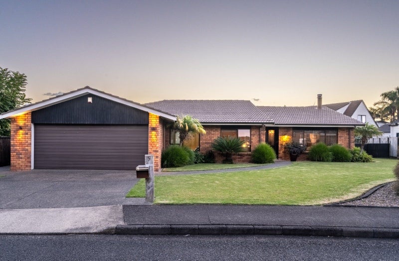 5 Basilton Close, Bucklands Beach, Auckland - Carousel 1