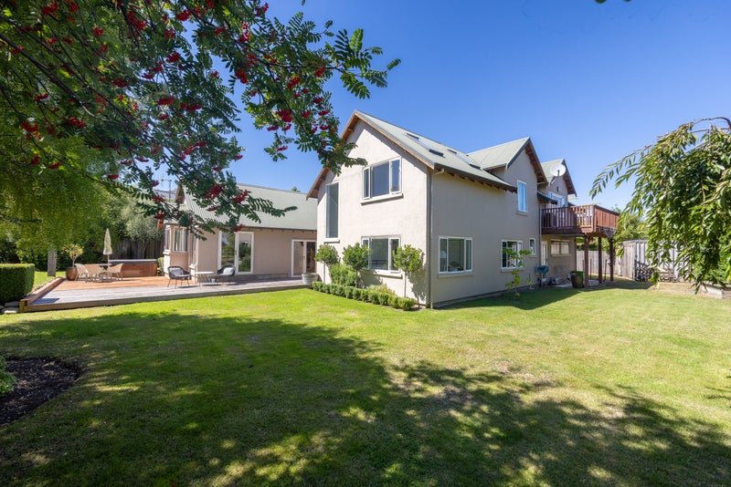17 Rowan Court, Wanaka - Carousel 1