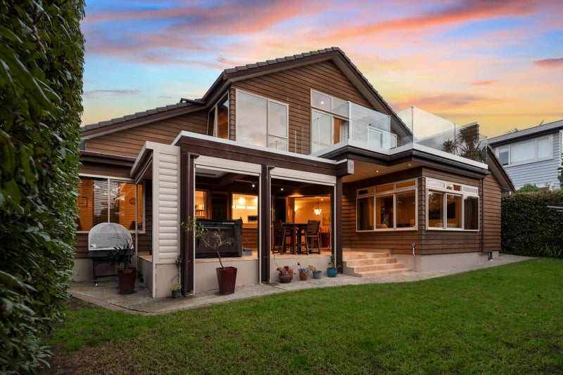 2/114 Aberdeen Road, Campbells Bay, Auckland - Carousel 2