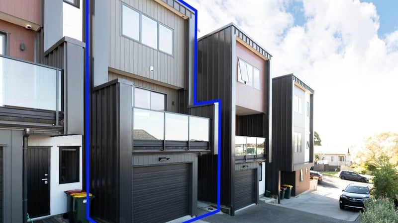 3/56 Ernie Pinches Street, Mount Roskill, Auckland - Carousel 1