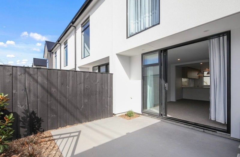 4/10 New Brighton Road, Shirley, Christchurch - Carousel 1