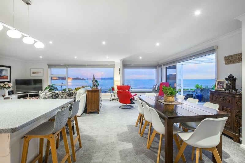 6 Beach Road, Plimmerton, Porirua - Carousel 1