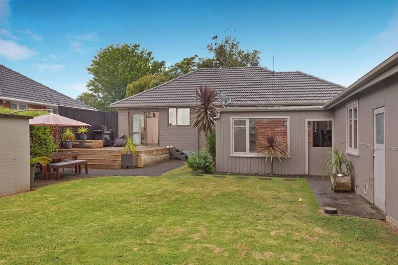 26 Erima Avenue, Point England, Auckland - Carousel 2