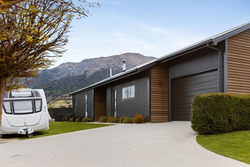 12 Swan Street, Wanaka - Carousel 1