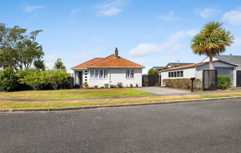 4 Holford Street, Westown, New Plymouth - Carousel 1