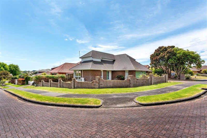 2/4 Crescent Hills Court, Northpark, Auckland - Carousel 1