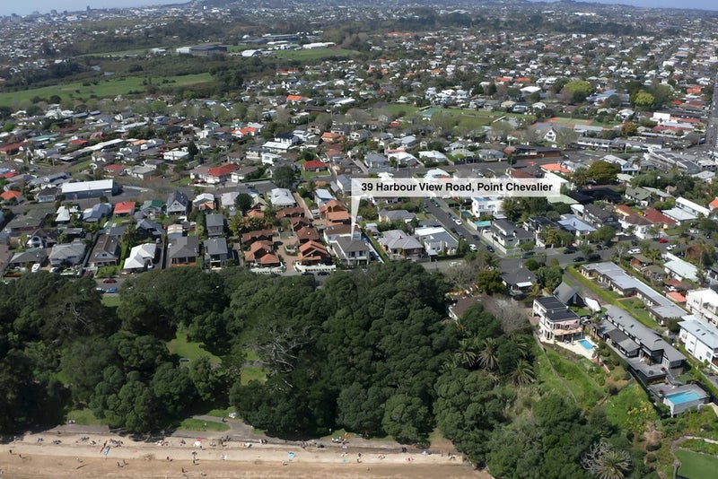 39 Harbour View Road, Point Chevalier, Auckland - Carousel 2