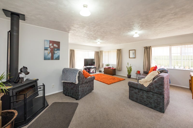21 Colonial Place, Kelvin Grove, Palmerston North - Carousel 2