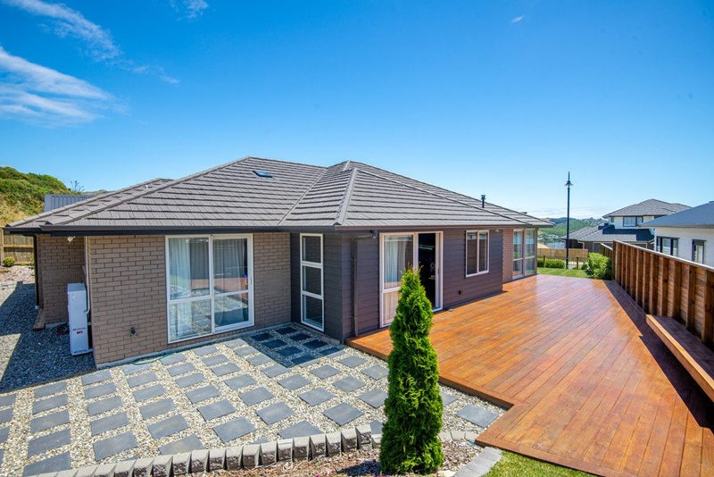 3 Okupe Grove, Aotea, Porirua - Carousel 1