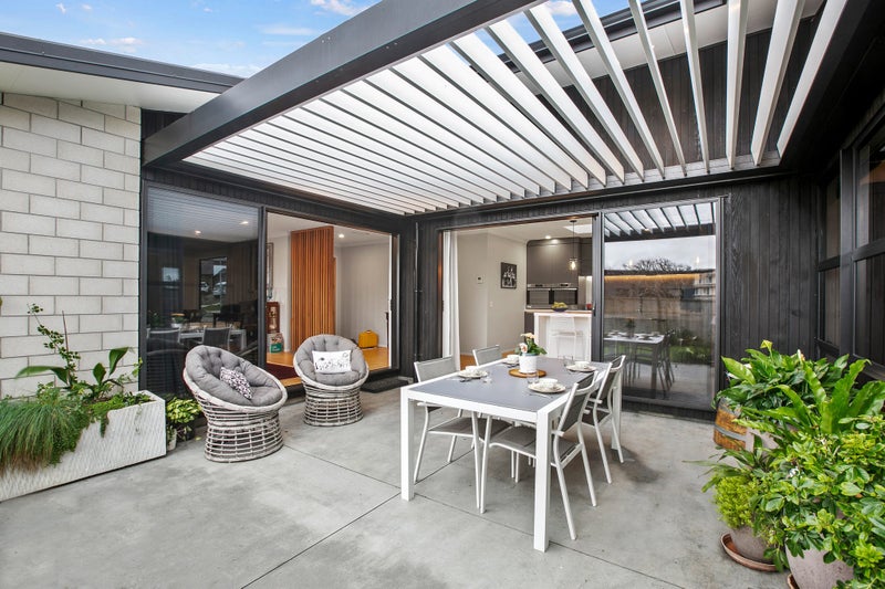 10 Francis Douglas Drive, Westown, New Plymouth - Carousel 1